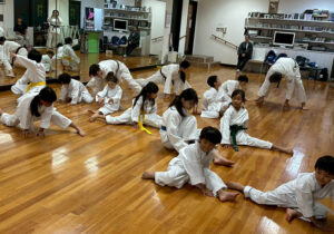 少年部柔軟体操