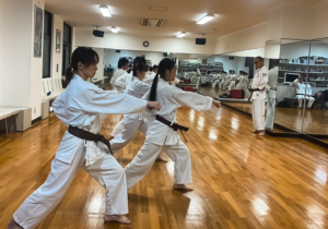 武道空手八島道場の稽古風景｜一般部の基本稽古