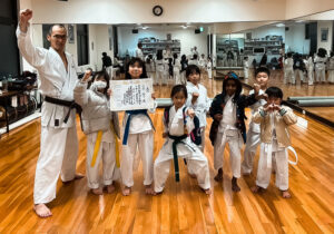 武道空手八島道場の稽古風景｜少年部の集合写真