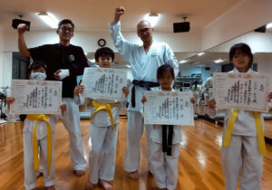 武道空手八島道場の稽古風景｜少年部の集合写真