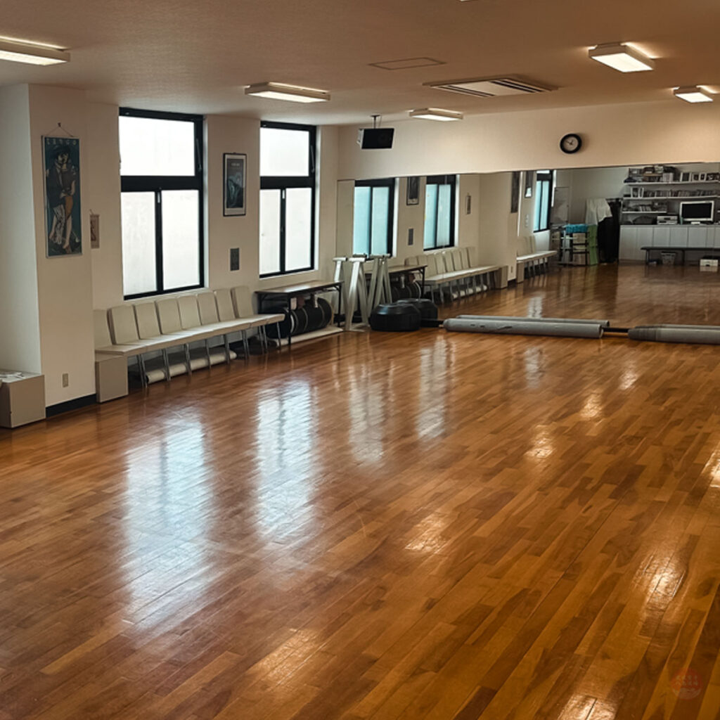 武道空手八島道場 横浜根岸駅前教室（本部）の28坪ある広々とした稽古ホール全景