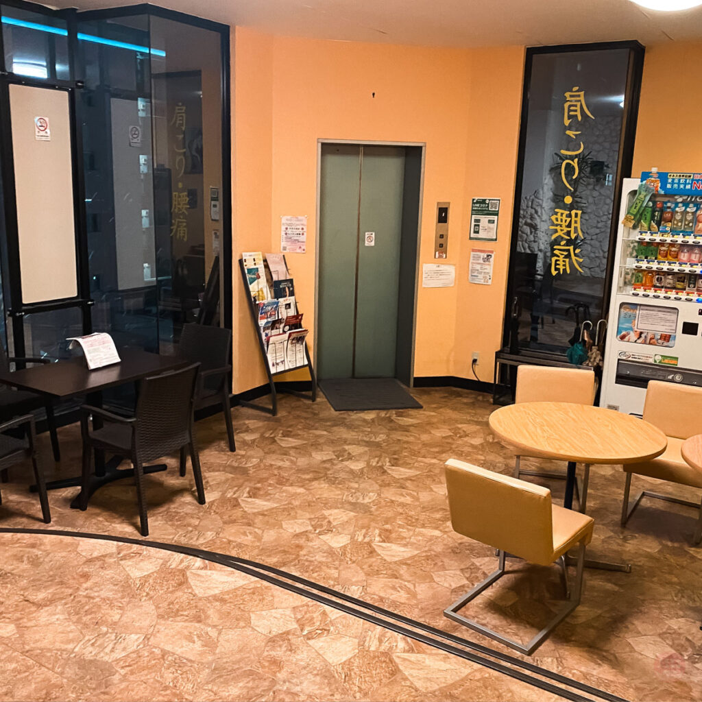 武道空手八島道場 横浜根岸駅前教室（本部）の待合室