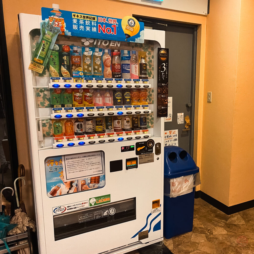 武道空手八島道場 横浜根岸駅前教室（本部）内に設置された自動販売機