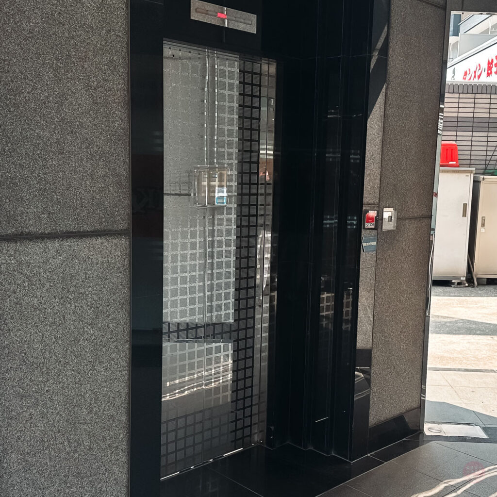 武道空手八島道場 横浜根岸駅前教室（本部）が入るビルの強固なセキュリティ